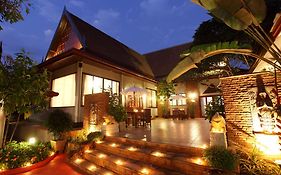 เรือนอริยา รีสอร์ท